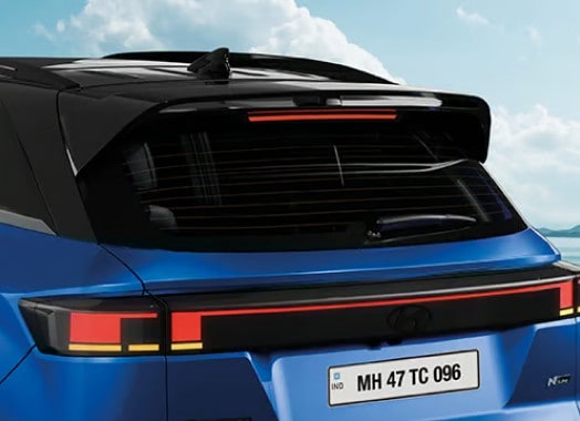 Sporty tailgate spoiler | Shark fin antenna