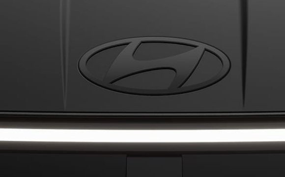 Matte black Hyundai logo (Front & rear)